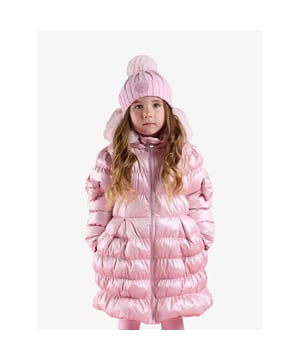 
Perfect voor het winterseizoen: de gewatteerde Montana-jas heeft een aansluitende pasvorm en een uitlopende pasvorm. De elastische tailleband zorgt voor een flatterende, comfortabele pasvorm en de capuchon met imitatiebont en fleecevoering maken deze jas extra comfortabel. Details zijn onder andere een merkbadge, een ritstrekker en een strik op elke mouw.