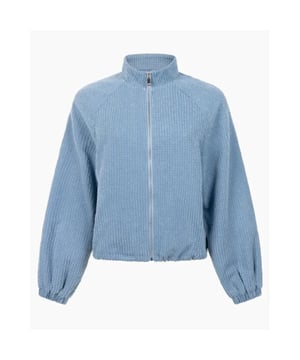 
<div class="Rte">Jasje van gestructureerd katoen van het merk Another Label. Het jasje heeft een comfortabele pasvorm, zijzakken en een ritssluiting aan de voorkant. <span>Draag het met de Noortje denim broek voor een bijpassende look.</span>
<ul></ul>
</div>
<div class="Rte">
<ul>
<li>Stofsamenstelling:<span> </span><span> </span>100% katoen</li>
<li>Pasvorm: valt normaal. Twijfel je over de maat? Neem contact met ons op en we helpen je graag verder! </li>
</ul>
</div>