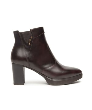 
Zool: Rubber, Uitneembaar voetbed: Nee, Model: Enkellaarsjes, Hakhoogte: Testa di Moro, Serienummer: 270.30.021