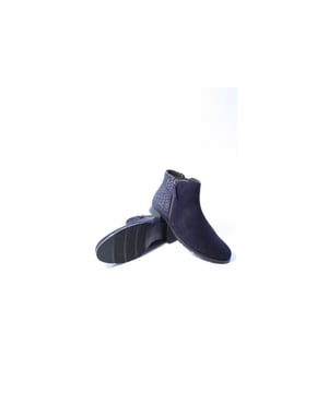 
Merk: Hassia, Model: Enkellaars, Materiaal: Suede, Breedtemaat: H, Kleur: Blauw, Uitneembaar voetbed: Ja
