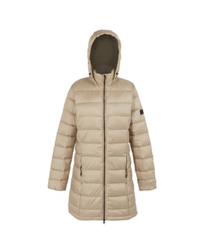 
100% Polyester. Vullen: Atomlicht. Ontwerp: Logo, Quilted. Stoftechnologie: Ademend, DWR Finish, Isolerend, Lichtgewicht. Badge, Binnenritsbescherming, Supersoft. Manchet: Elastisch, verborgen. Halslijn: Kapitein. Mouwtype: Met lange mouwen. Functies van de kap: Verstelbare, afneembare kap. Lengte: Lang. Zakken: 2 onderste zakken, ritssluiting. Bevestiging: Tweewegrits. 8 UK: 32 in. 10 VK: 34 in. 12 VK: 36 in. 14 VK: 38 in. 20 VK: 45 in. 18 VK: 43 in. 16 VK: 40 in.
