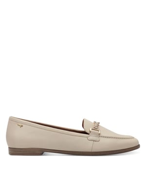 
Artikel 1-24240-44 413  in de kleur ivory leather shop je gemakkelijk en snel op onze webshop. Bekijk de gehele collectie van Tamaris online