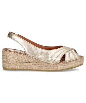
De 2157 goud van Viguera is een echte blikvanger. De 2157 goud is uitgevoerd in de kleur Sahara Flex. Bekijk ook onze overige collectie van Viguera op onze webshop!