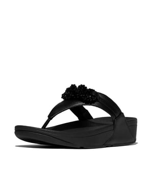 
De Lulu Beaded-Chain Leather Toe-Post Sandals zijn elegante zwarte slippers met een fijn pareldetail op de voorkant. Gemaakt van hoogwaardig leer en voorzien van een speelse kettingversiering, geven ze elke zomeroutfit een chique en vrouwelijke touch.