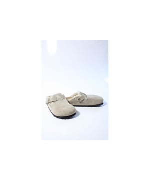 
Merk: Birkenstock, Model: Slippers, Materiaal: Suede, Kleur: Taupe