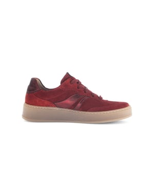 
Perfect om elke casual outfit te verfraaien, combineren de sneakers sportieve elegantie met Gabors bekende comfort. Of je nu door de stad loopt of een dagje uitgaat, de lichtgewicht zool en de dempende binnenzool zorgen voor een soepele, ondersteunde tred.