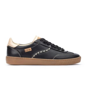 
Vaarwel vermoeide voeten, hallo uithoudingsvermogen! Deze sneakers combineren eenvoud, comfort en talloze combinatiemogelijkheden. De geïntegreerde zachte zool vermindert bovendien het gevoel van vermoeide benen en voeten. Comfort en flexibiliteit in één: uw beste keuze!