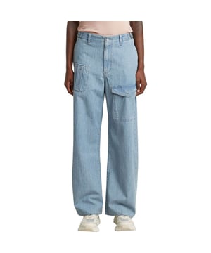 
Licht blauwe denim Loose fit Belted Cargo jeans van G-star. Een model met normale taillehoogte en tailleband die je met riempje met gespen kunt aansnoeren. Een relaxed fit, wijdvallende jeans gemaakt van soepele chambray denim. Heeft royale achterzakken en op de voorzijde een zak met knoop en een cargo zak met klep. Wijdvallend met rechte pijpen. VALT ROYAAL UIT IN DE MAAT. WIl je deze iets passender dragen, bestel dan een maat kleiner