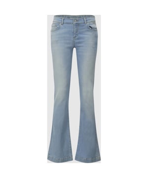 Deze jeans van LTB is een erg stijlvol item. Deze kicht blauwe jeans heeft een flared model en heeft 5 zakken. De jeans sluit middels een rits en heeft riemlussen. Deze jeans kun je met iedere look combineren! Deze slim fit jeans van het merk LTB Jeans is gemaakt van stretchdenim. Het 5pocket model heeft een hoge taille en heeft een rits en knoopsluiting.Extra details zijn: Knoop en ritssluiting Flared Riemlussen Hoge taille 5 Pocket modelMateriaal:98% Katoen  2% ElastaanWasvoorschrift:Machinewas max. Fijnwas 30 graden Celsius. Niet in droge