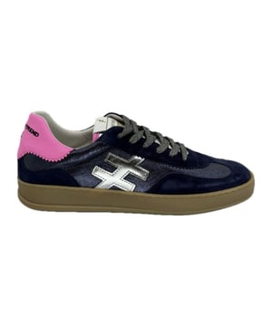 

     Artikel A032-Iconic II in kleur 80-D2-Metal-Ocean is een prachtige blauwe veterschoen, voor dames, van het merk Another Trend. De zool is van rubber. De voering is leer. De voetwijdte is standaard. Deze veterschoen is voorzien van een uitneembaar voetbed.
    
    