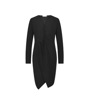 
De Dagmar dress technical jersey (U924132) van JANE LUSHKA Is een jurk met een overgestikte voorkant, rechte mouwen, V-hals en een snit aan de voorkant. Deze jurk valt aansluitend en heeft een normale pasvorm. Dit item is uitgevoerd in de kleur Black en het model op de foto is 1.78cm lang en draagt maat S.<br /><br />De stof is gemaakt van een high tech jerseystof.