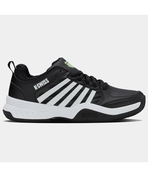
Als je op zoek bent naar de perfecte tennisschoenen voor op gravelbanen, dan zijn de K-SWISS Court Express 2 Clay tennisschoenen voor heren precies wat je nodig hebt. Deze zwarte schoenen met multicolour accenten combineren stijl en functionaliteit op een unieke manier. Het belangrijkste voordeel van de Court Express 2 Clay is de speciale clay zool die zorgt voor optimale grip en stabiliteit op gravelbanen. Dit geeft je een groot voordeel tijdens het spel, waardoor je snel en behendig kunt bewegen zonder angst voor uitglijden. Naast de goede grip, bieden deze tennisschoenen ook uitstekende ondersteuning dankzij de stevige en duurzame constructie. De materialen zijn van hoge kwaliteit en zorgen voor een comfortabele pasvorm, zelfs tijdens lange en intensieve wedstrijden. De Court Express 2 Clay is ontworpen met oog voor detail en heeft een knap en sportief design dat bij elke outfit past. Of je nu een casual speler bent of een professionele tennisser, met deze schoenen ben je altijd
