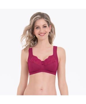 
Romantisch dromerig met speelse accenten betovert de TopComfort Bh Orely reliëf met Franse stipjes-charme. 
Perfecte steun tot cup H garandeert het zeer functionele breiwerk in de driedelige cups.
Voor nog meer draagcomfort ontziet de brug de maagstreek met een licht gebogen hoek, terwijl de gewatteerde schouderbandjes en de rug van powertule voor aangename ontlasting zorgen.

Anita Orely TopComfort Bh 5882

 | Materiaal info: 45% Polyester 40% Polyamide 15% Elastaan | Wasinstructie: Handwas niet geschikt voor de droger