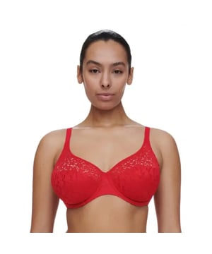 
De Norah Comfort Underwire combineert volledige ondersteuning met ongeëvenaard comfort en wordt jouw nieuwe go-to-bh. De lange, boterzachte band zorgt voor een gladmakend effect op de rug. De bloemdetails over de hele cup zorgen voor een unieke update van je dagelijkse naadloze bh, terwijl ze onzichtbaar blijven onder elk topje.


 * Nieuwe en innovatieve ongevoerde vorm met naadloos comfort


 * Interne naadconstructie langs de onderkant voor extra lift


 * Stretchkant met vrouwelijk bloemmotief


 * Meshvoering langs de bovenkant


 * Doorzichtigheid in het midden


 * Hoge turnpakjeband om de rug glad te strijken


 * Versterkte bandjes voor ondersteuning en comfort de hele dag door


 * Labelloze band


 * Ontworpen in Frankrijk


Tips van onze Fit Experts

"Wauw! Eindelijk de bh waar alle fitters op hebben gewacht! Ik vind het geweldig dat deze bh dezelfde ondersteuning biedt als een cup met naad, maar dan met de dekking en onzichtbaarheid van een T-shirt-bh. Perfect voor iedereen die een naadloze look wil. En Comfortabeler en boterzacht kan niet!"


Redacteur beoordelingen

"Chantelle is een opvallend merk in Franse lingerie geworden met zijn lijn comfortabele, stijlvolle, duurzame bh's die beschikbaar zijn voor alle bustetypes."