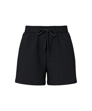 
De sweatshorts van Pieces combineren comfort met een trendy uitstraling, perfect voor casual loungewear of een relaxte zomerse outfit. Deze dames shorts in effen kleur zijn gemaakt van zachte sweatstof met gerecycled polyester en hebben een elastische tailleband met koordsluiting. De loose fit en high rise zorgen voor een comfortabele en flatterende pasvorm.