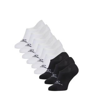 
De O'Neill no show footies zijn de perfecte keuze voor wie sokken wil dragen zonder dat ze zichtbaar zijn in sneakers. Dankzij de lichte, stretchy jersey stof en het comfortabele design blijven ze goed op hun plek. Het O'Neill-logo voegt een subtiel stijlaccent toe.