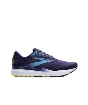 
Ontdek het comfort van de Brooks hardloopschoen, speciaal ontworpen voor de lange afstand. Met deze schoen ervaar je optimale ondersteuning tijdens je trainingen en wedstrijden, of je nu dagelijks loopt of traint voor een marathon.


 Deze Brooks hardloopschoen is gemaakt voor heren die graag op asfalt of verharde wegen hardlopen. Dankzij het ademende mesh-materiaal blijven je voeten fris, zelfs tijdens intensieve runs. De neutrale afwikkeling zorgt ervoor dat je voet natuurlijk kan bewegen, wat prettig is als je geen extra correctie nodig hebt. De vetersluiting biedt een stevige pasvorm, zodat jij je volledig kunt focussen op je prestaties. De schoen is voorzien van een comfortabele demping, waardoor schokken op harde ondergrond goed worden opgevangen. Hierdoor is deze schoen uitermate geschikt voor langeafstandslopers die vaak op wegdek lopen en behoefte hebben aan ventilatie en demping.


 
  Soort hardloper: Lange afstand
 
 
  Merk: Brooks
 
 
  Geslacht: Heren
 
 
  Materiaal: