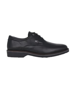 
Of het nu gaat om een ​​casual look of een outfit voor een meer speciale gelegenheid, deze schoenen zijn ideaal voor de moderne man die waarde hecht aan kwaliteit, comfort en design. Maak elke stap een plezier met onze sneakers met rubberen veters.