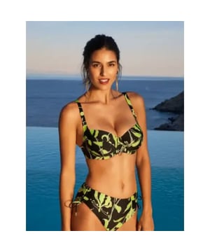 
Soepele Bikini top met beugels. 3-delig. Flatterend decolleté. Bandjes recht te dragen of rond de hals
Bikini top in bedrukte maille met beugels. Cups en rug gedubbeld. Regelbare bandjes recht of rond de hals te dragen. Midden vooraan verrijkt met een goudkleurig kettingetje.

76% Polyamide, 24% Elasthanne

Hoge slip, omhullend achteraan en breed langs de zijkanten. Optimaal comfort
Slip in bedrukte maille regelbaar langs de zijkanten. Vooraan gedubbeld.