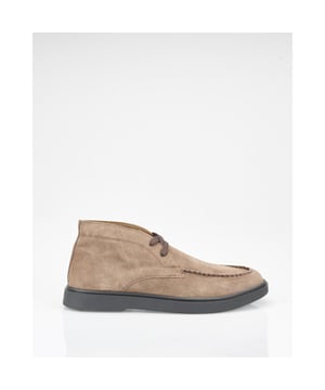 
De mocha brown Campbell Casual Shoe is stijlvol en comfortabel. Deze casual herenschoen, perfect voor najaar en winter, heeft een stevige constructie met vetersluiting en een duurzame zool. Ideaal voor een festival of feestdag. Campbell staat bekend om zijn eigentijdse ontwerpen en hoogwaardige materialen, en deze schoen is daar een uitstekend voorbeeld van. - Over het merk: De herenkleding van Campbell is klassiek met een moderne twist voor een doelgroep die vol van het leven geniet. Campbell heeft warme trendkleuren, prints en materialen in het assortiment. De comfortabele pasvorm van de kledingstukken biedt een heerlijk draagcomfort en voldoende bewegingsruimte. Ieder kledingstuk van Campbell wordt gemaakt van hoogwaardige stoffen en is perfect afgewerkt.