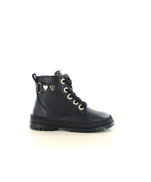 
Op zoek naar een stoere meisjesschoen die zowel modieus als praktisch is? De Develab 47076 is een robuuste leren veterboot in diepzwart, speciaal ontworpen voor jonge avonturiers met gevoel voor stijl. Dankzij de combinatie van een veter- en ritssluiting is de pasvorm altijd perfect én zijn ze razendsnel aan te trekken.De stevige profielzool biedt uitstekende grip, of het nu gaat om een dag op school, een wandeling in het park of spelen met vrienden. Het soepele leer voelt prettig aan en vormt zich naar de voet, zodat comfort en ondersteuning de hele dag gewaarborgd zijn.Waarom Develab?Dit Nederlandse merk staat bekend om zijn duurzame kinderschoenen die tegen een stootje kunnen, zonder in te leveren op stijl. Met aandacht voor groeiende voeten en oog voor trendy details biedt Develab de ideale mix van comfort, kwaliteit en modebewust design.