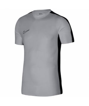 
100% Polyester. Ontwerp: Contrastdetail, logo, Swoosh. Hals: Crew Neck. Mouwtype: Korte mouwen. Stoftechnologie: Dri-FIT, Lichtgewicht, Afvoer van vocht. Gaaspanelen, Geventileerd. S: 37,5 in. M: 41 in. L: 44 in. XL: 48,5 in. XXL: 53,5 in.