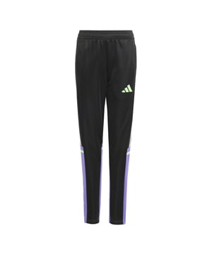 
We zijn verheugd u kennis te laten maken met de nieuwste voetbal trainingsbroek van ADIDAS: de f50 tr pnt y. Deze broek is ontworpen met het oog op jonge voetbalspelers die op zoek zijn naar stijl, comfort en performance op het veld. Eén van de vele voordelen van de ADIDAS f50 tr pnt y voetbal trainingsbroek is het uitzonderlijke comfort. Gemaakt met het geavanceerde textiel van ADIDAS, biedt deze trainingsbroek een perfecte combinatie van flexibiliteit en ondersteuning, dit maakt de broek aangenaam om te dragen tijdens zowel trainingen als wedstrijden. Daarnaast is de broek afgewerkt met een stijlvol zwart ontwerp dat jonge voetballers een professionele uitstraling geeft op het veld. Enkele van de belangrijkste kenmerken van deze broek zijn de opvallende stijl en hoogwaardige kwaliteit. Het klassieke zwarte design van de broek, gecombineerd met het opvallende ADIDAS-logo, zorgt ervoor dat jonge voetballers zich onderscheiden op het veld. Daarnaast is het dankzij de geavanceerde