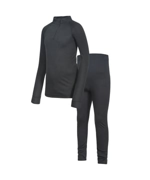 
Wicking & Quick Drying. 100% Polyester. Bovenkant: Platte naden voor comfort, lange mouwen, diepe manchetten, zijsplitjes. Bodems: Platte Naden voor Comfort, Elastische Taille, Diepe Manchetten. Topje met rits en broek over de hele lengte. De Unite360-set voor kinderen is gemaakt van een sneldrogende, lichtgewicht en zachte stof met platte sluitnaden en biedt superieure warmte..