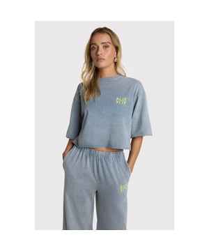 
Kleur: Mid grey <br>
Materiaal: 95% Cotton / 5% Elastane<br>
Het model is 176cm en draagt maat S