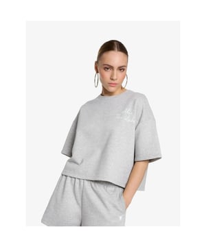 
Alix The Label dames crop sweater met korte mouwen en crop model.
Relaxed t-shirt cut from a soft sweat fabric.
Featuring an 'ALIX THE LABEL' artwork at the chest and a small bull on the back.
Combine with my matching shorts for a comfy look.
47% Cotton / 33% Polyester / 20% Modal
30 Degrees care wash
Relaxed fit
Short sleeve
Rib trimming at the neckline
Round neckline