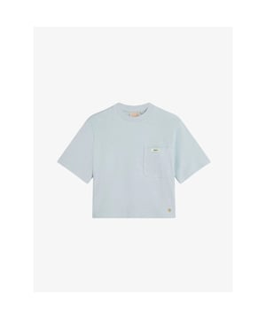 
Het JOSH V Riva T-shirt in de kleur Sky Blue is gemaakt van 100% katoen, ingekocht via Better Cotton, en uitgevoerd in badstof. Het lichtblauwe T-shirt heeft een oversized pasvorm, korte mouwen en een borstzak. Verder is het T-shirtje verrijkt met een subtiel JOSH V logo. Combineer het T-shirt met de bijpassende JOSH V Miah shorts in de kleur Sky Blue voor de complete look.
