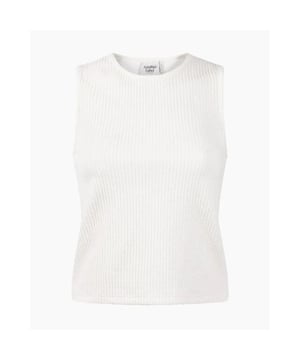 
<div class="Rte">Top van het merk Another Label.<span> </span><span>De top heeft een slanke pasvorm en een subtiele textuur. </span>
</div>
<div class="Rte">
<ul>
<li>Stofsamenstelling:<span> </span><span> 70% katoen, 26% polyester, 4% spandex</span>
</li>
<li>Pasvorm: valt normaal. Twijfel je over de maat? Neem contact met ons op en we helpen je graag verder! </li>
</ul>
</div>