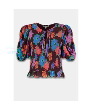 
Deze prachtige multicolor top van het populaire merk Harper and Yve is de perfecte aanvulling op jouw kledingkast. De top is speciaal ontworpen voor dames en heeft korte mouwen. De levendige kleuren zorgen voor een vrolijke uitstraling en laten jou stralen waar je ook gaat. Gemaakt van 100% viscose, voelt deze top heerlijk zacht en comfortabel aan op de huid. De top is ideaal voor elke gelegenheid; draag hem casual met een jeans of stijlvol met een rok. Met deze top ben je altijd trendy en fashionable. Bestel nu en verrijk jouw garderobe met deze prachtige multicolor top van Harper and Yve.
