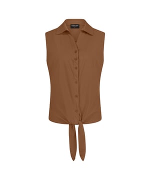 
LADY DAY Bibi vind je nu op To Be Dressed. Prachtig en uniek item van premium travelkwaliteit en gemaakt van de volgende materialen: 80% Polyamide 20% EA. De blouse bibi is mouwlous met platte kraag. Doorknoop sluiting aan de voorkant met knoop detail aan de onderkant.