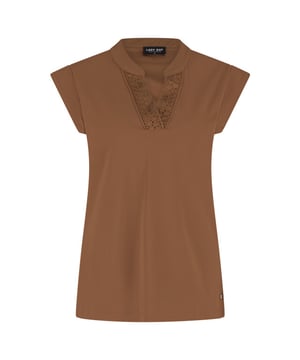 
LADY DAY Courtney vind je nu op To Be Dressed. Prachtig en uniek item van premium travelkwaliteit en gemaakt van de volgende materialen: 80% Polyamide 20% EA. De top Courtney is een aansluitende top zonder mouwen. V-hals met sierlijke afwerking.