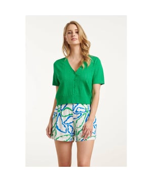 
Voeg een speelse en trendy touch toe aan je garderobe met dit felgroene, gebreide korte vest van Smashed Lemon. Dit stijlvolle vest heeft een losse pasvorm en een elegante V-halslijn met knoopsluiting aan de voorkant. De korte mouwen en luchtige zigzag-gaatjesstructuur geven het een moderne en verfijnde uitstraling, perfect voor zowel casual als chique looks. Gemaakt van 70% viscose, voelt het heerlijk zacht en comfortabel aan op de huid. Combineer het met een high-waisted broek of rok voor een moeiteloos modieuze outfit. Belangrijkste kenmerken:- Trendy felgroene kleur voor een frisse, opvallende look- Luchtige zigzag-gaatjesstructuur voor een stijlvolle uitstraling- Gemaakt van 70% viscose – zacht, soepel en comfortabel Upgrade jouw garderobe met dit unieke Smashed Lemon vest en straal in stijl!Specificaties :

 
 * Stijl: truien-vesten 
 * Print: Uni 
 * Pasvorm: Losvallend 
 * Lengte: kort 
 * Model is : 176 cm tall and wears size S/36 
 * Country of Origin: Made in P.R.C. 
 *
