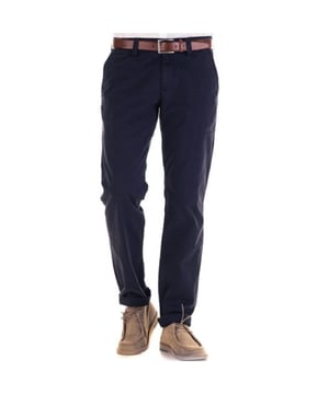 
<p><strong>Alberto - 8957-1202 Lou</strong></p>
<p>Mooie chino broek van het merk Alberto gemaakt van een mooie katoenen kwaliteit.</p>
<ul>
<li>Modern fit</li>
<li>Rechte pijp</li>
<li>Ritssluiting</li>
<li>97% Katoen /  3% Elasthan</li>
<li>8957-1202 Lou Regular Slim Fit</li>
</ul>