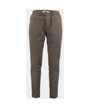 
Born With Appetite Chino Bruin Das Birds Eye Pants 24304DA19/870 dark brown met artikelcode24304DA19/870 dark brown .  van het materiaal 72% Polyester / 21% Viscose / 7% Elastaan. Extra specificaties: , , , , kleur Bruin.