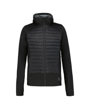 
Ice Peak Deepstep Tussenjas voor Heren

 Ontdek de perfecte combinatie van stijl en functionaliteit met de Ice Peak Deepstep Tussenjas voor heren. Gemaakt van hoogwaardig polyester, biedt deze tussenjas je de ideale bescherming tegen de elementen, zonder in te boeten op comfort of uitstraling. De zwarte kleur maakt het een veelzijdig kledingstuk dat eenvoudig te combineren is met verschillende outfits, of je nu naar je werk gaat of een ontspannende wandeling maakt in de natuur. De degelijke constructie en het moderne design zorgen ervoor dat deze jas niet alleen praktisch is, maar ook trendy.

 Waarom Kiezen voor een Tussenjas?

 Een veelgestelde vraag is: "Wat is het voordeel van een tussenjas in vergelijking met andere jassen?" De Ice Peak Deepstep Tussenjas is speciaal ontwikkeld voor de tussenseizoenen, wanneer het weer onvoorspelbaar kan zijn. Deze jas biedt voldoende warmte zonder dat je het te warm krijgt, waardoor het de perfecte keuze