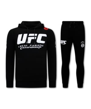  Fashionalert voor LF Amsterdam   Steel de show bij elke gelegenheid   Combineer dit item met een van de andere musthaves bij V&D
Exclusieve Heren Trainingspak - UFC Championship - Zwart - <p><strong>Specificaties:<br /></strong>- Exclusieve Heren Trainingspak<br />- UFC Championship<br />- Kleur: Zwart<br />- Artikel code: 11-6525Z<br />- Seizoen: Voorjaar / Najaar<br />- Zakken Vest: 2 Steekzakken<br />- Mouwen: Lange Mouw<br />- Zakken broek: 2 Steekzakken<br />- Kwalitatief Hoogwaardige Afwerking<br />- Materiaal: 84% Katoen en 16% Polyester<br />- Weefsel: Dun geweven<br />- Pasvorm: Slim Fit<br />- Pasvorm broek: Slim Fit<br />- Wasvoorschrift: Machinewas 30 graden, Binnenste buiten wassen (Niet in de droger)<br />- Beschikbare maten: S - M - L - XL - XXL </p>
<p><b>Local Fanatic</b> is een jong merk voor modebewuste mannen die aandacht besteden aan kleding en uiterlijk met de Allure en Glamour. Kenmerkend van het merk zijn de zeefdruk- en digitaal prints die gegarandeerd staan voor kwaliteit van vooruitstrevende stoffen in Italiaanse pasvormen.</p>