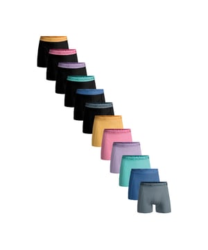 
<p>Ervaar ultiem comfort en stijl met Muchachomalo katoenen boxershorts. Gemaakt van hoogwaardig katoen, bieden deze boxershorts een ongeëvenaarde zachtheid. Het ademende materiaal zorgt voor een fris gevoel de hele dag door, terwijl de nauwsluitende pasvorm optimale ondersteuning biedt.</p>
<p>Of je nu een actieve dag hebt of ontspant, Muchachomalo boxershorts houden je comfortabel en zelfverzekerd. Kies voor kwaliteit, kies voor Muchachomalo.</p> Materiaal: 95% Cotton / 5% Elastane - 210 gram 
Wasinstructies: Wassen op 30 graden,Niet in de droger,Strijken op matig warme stand (2 stippen) Kleur: Blauw,Zwart,Oranje,Roze,Paars