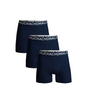 
<p><span>De Muchachomalo microfiber collectie bestaat uit een duurzame, elastische holle vezel. Deze vezel <strong>absorbeert meer vocht</strong> dan katoen. Microfiber boxershorts zijn ideaal als je op zoek bent naar comfort, vochtregulatie en duurzaamheid.</span><br><br><span>Microfiber is <strong>licht van gewicht</strong> en voelt als een tweede huid. Door de <strong>ultra- stretchable vezel</strong> zijn de boxershorts van microfiber perfect om in te sporten, of dagelijks gebruik, want ze <strong>nemen ook nog snel vocht op</strong> en <strong>drogen snel</strong>. Muchachomalo microfiber boxers zijn makkelijk wasbaar en praktisch al droog zodra je ze uit de wasmachine haalt.</span></p> Materiaal: 88% Polyamide/12% Elastane - 155 gram 
Wasinstructies: Wassen op 30 graden,Niet in de droger,Strijken op matig warme stand (2 stippen) Kleur: Blauw