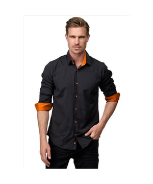 
Stijlvol slim-fit overhemd – Zwart met groene details

 Dit nette slim-fit overhemd heeft een zakelijke, maar toch moderne uitstraling. De effen zwarte kleur wordt stijlvol geaccentueerd door een oranje kraag en bijpassende oranje knopen, wat zorgt voor een subtiele, unieke touch. Dit overhemd is niet alleen perfect voor formele gelegenheden en zakelijke settings, maar ook zeer geschikt voor vrijetijdskleding. Dankzij de comfortabele stretchstof en de aansluitende pasvorm draagt het heerlijk, of je het nu combineert met een chino voor een nette look of een