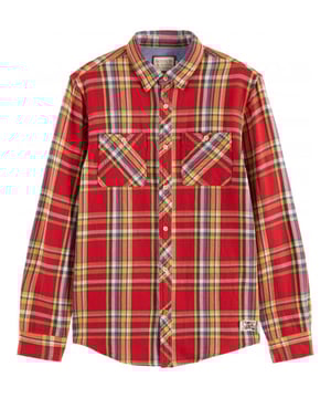 
Archive flannel shirt van Scotch & Soda. Rood met diverse kleuren geruit van zachte katoen. Een recht model met stoere zakken. Valt ietsje langer uit in de maat.