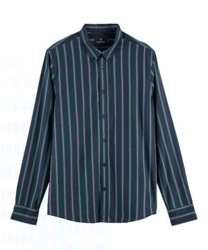 Tussen onze Overhemden Sale vind je nu dit prachtige item uit de nieuwe collectie van Scotch & Soda. Steel de show bij elke gelegenheid!
Scotch & soda shirt met lange mouwen en button down kraagje. Donker blauw met luxe ingeweven streep patroon. Het model is recht en gemaakt van een mooie kwaliteit katoen. Valt normaal uit in de maat.