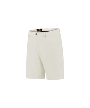 
Wij gaan voor de dressed walk bermuda, meer details en luxe maar toch het casual draagcomfort.  
Voor de Circle of Gentlemen dressed walk bermuda hebben wij gekozen voor een Italiaanse stofsoort in een blend van 96% katoen en 4% eleastaan met een gewicht van 275 g/m2. Onze Italiaanse leverancier voor de bermuda stoffen beschikt over de vakkennis en de machines om een hoogwaardige katoen / elastaan blend dusdanig te weven dat de stof licht, soepel en zacht aanvoelt met voldoende rekbaarheid voor comfort en een perfecte pasvorm.

Wastips en onderhoud: Was de bermuda op maximaal 30 graden bij voorkeur op een programma voor fijne was of delicate was omdat dit minder hard centrifugeert. Onze bermuda’s mogen niet in de droogmachine. Gebruik bij voorkeur een fijnwasmiddel en strijken aan de binnenkant. Het beste is om de bermuda te stomen waarbij dit ook een goede manier is om de bermuda niet onnodig te wassen. Alleen licht sprayen met kledingverfrisser en daarna stomen. Doordat de stoom