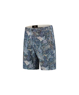 
Wij gaan voor de dressed walk bermuda, meer details en luxe maar toch het casual draagcomfort.  
Voor de Circle of Gentlemen dressed walk bermuda hebben wij gekozen voor een Italiaanse stofsoort in een blend van 97% katoen en 3% eleastaan met een gewicht van 275 g/m2. Onze Italiaanse leverancier voor de bermuda stoffen beschikt over de vakkennis en de machines om een hoogwaardige katoen / elastaan blend dusdanig te weven dat de stof licht, soepel en zacht aanvoelt met voldoende rekbaarheid voor comfort en een perfecte pasvorm.

Wastips en onderhoud: Was de bermuda op maximaal 30 graden bij voorkeur op een programma voor fijne was of delicate was omdat dit minder hard centrifugeert. Onze bermuda’s mogen niet in de droogmachine. Gebruik bij voorkeur een fijnwasmiddel en strijken aan de binnenkant. Het beste is om de bermuda te stomen waarbij dit ook een goede manier is om de bermuda niet onnodig te wassen. Alleen licht sprayen met kledingverfrisser en daarna stomen. Doordat de stoom