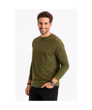 
<p>Heren shirt met lange mouw. De longsleeve heren is gefabriceerd van elastische katoen, dit geeft een comfortabel draaggevoel. Het <a href="https://italian-style.nl/heren/italiaanse-shirts">mannen shirt</a> met ronde hals is voorzien van een klein merk embleem. Perfect om te combineren met een heren jeans of chino.</p>
<p>Pasvorm: Normal Fit<br />
Materiaal: 100% Katoen<br />
Kleur: Groen<br />
Categorie: All season<br />
Sluiting: Ronde hals<br />
Patroon: Effen</p>
<p>Hoogte model: 188 cm<br />
Het model presenteert het product in maat: M</p>
<div class="">Artikelnummer: OM-0106-V7</div>