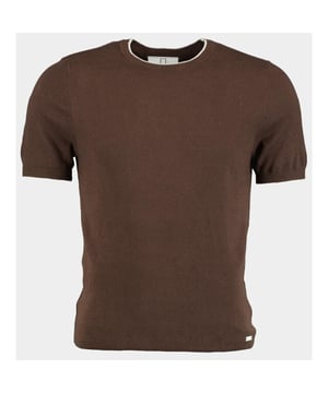 
Born With Appetite Pullover Bruin Rome Knitted T-shirt 25108RO13/870 dark brown met artikelcode25108RO13/870 dark brown .  van het materiaal 55% Linnen / 45% Katoen. Extra specificaties: , , , , kleur Bruin.