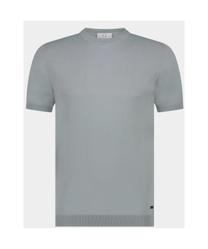 
Born With Appetite T-shirt korte mouw Grijs Wake Knitted T-shirt 25108WA35/939 dusty grey met artikelcode25108WA35/939 dusty grey .  van het materiaal 65% Viscose / 35% Polyamide. Extra specificaties: , , , , kleur Grijs.